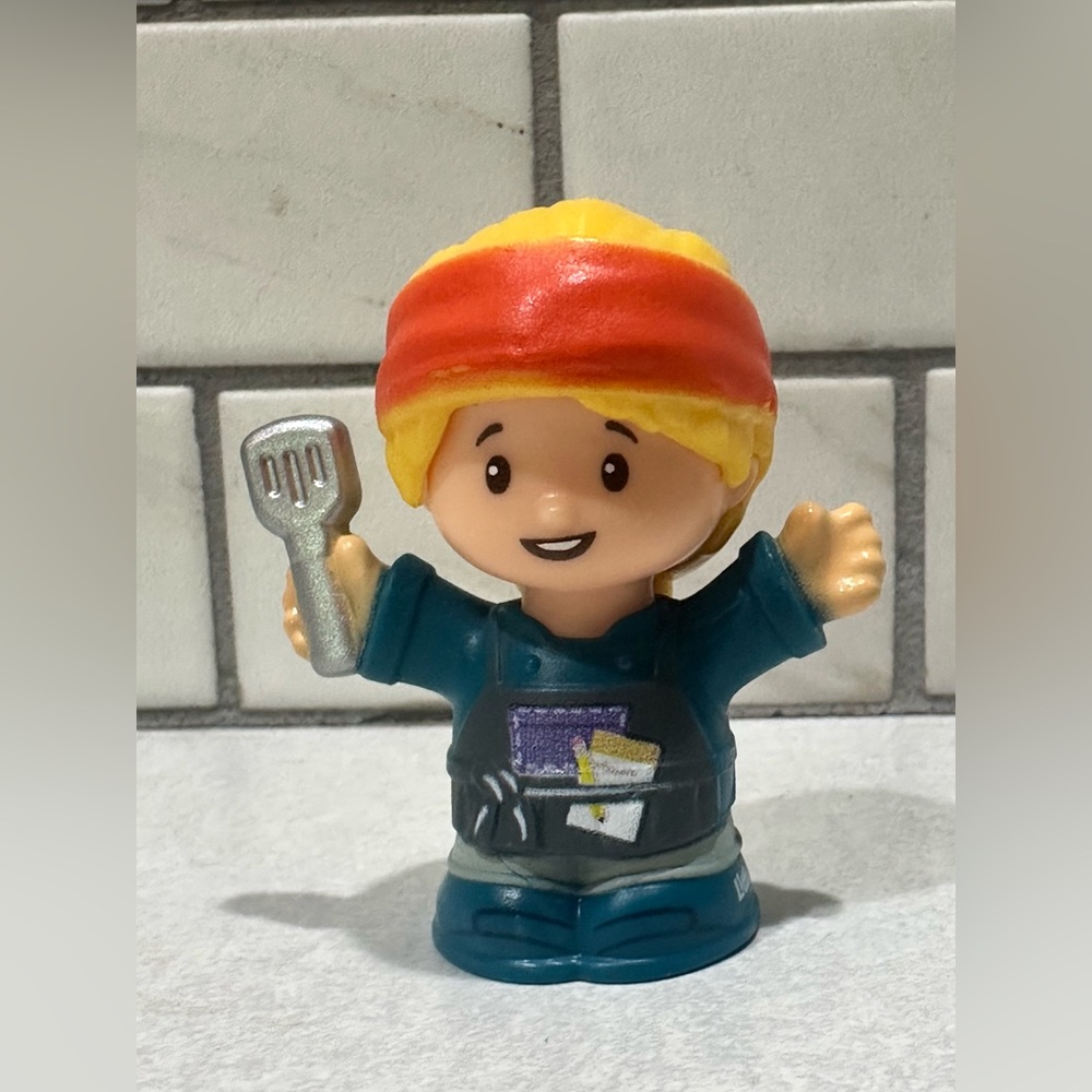 Fisher Price Little People Lot. Includes The Office Figure Set, Jim, Pam, Dwigh - Picture 11 of 11